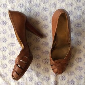 GUESS Leather Pumps